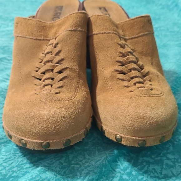 Roxy "Yodel" Suede Heels - Picture 5 of 14